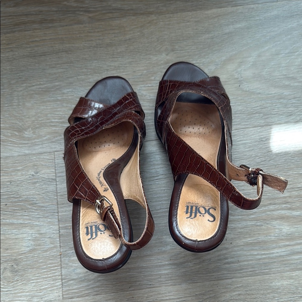 Sofft Brown Leather Peep-Toe Sandals with Slingback